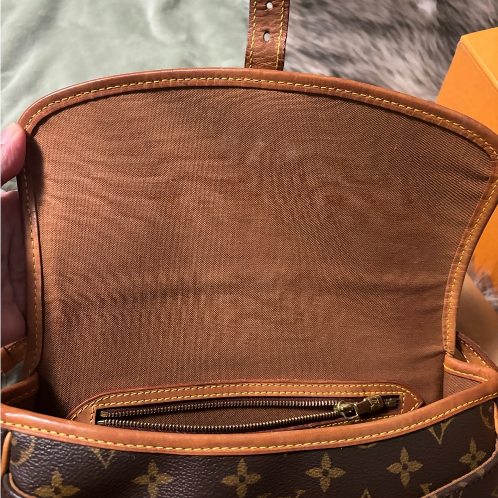 Louis Vuitton Sologne Vintage Crossbody Bag **Authentic - Picture 11 of 17